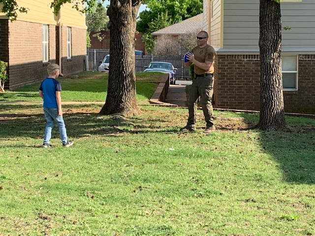 normanokpd's tweet photo. Food. Games. Fun. ππ
Officers had a great evening interacting with residents at our community outreach event at the Sooner Court Apartments! #npdcommunity https://t.co/j5mhPR9qrp