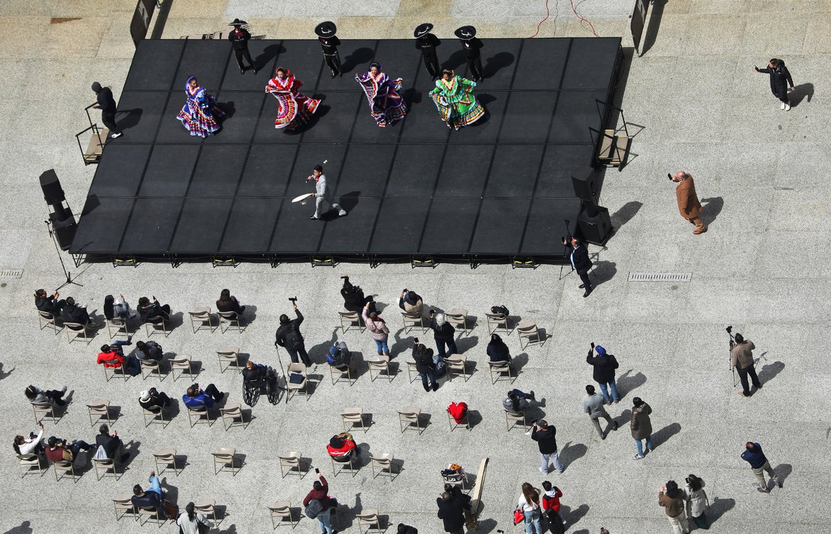 from below, from above

#CincodeMayo 🇲🇽 one day early, Daley Plaza