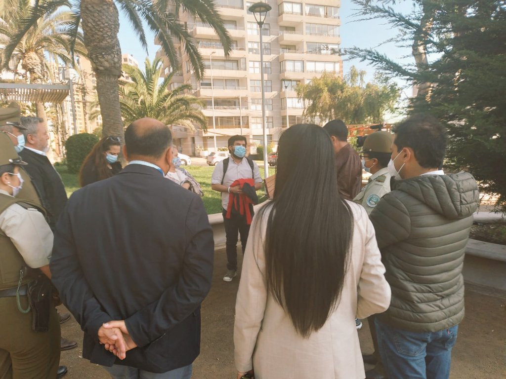 JuntaVecinosER's tweet photo. Nos reunimos con el Alcalde de #Antofagasta para tratar temáticas asociadas a seguridad y calidad de vida y acordamos mesa técnica de trabajo para avanzar en esta dirección. En la instancia participaron representantes de la asociación gremial del sector y @CarabAntof. https://t.co/Dp9nK6LBOW