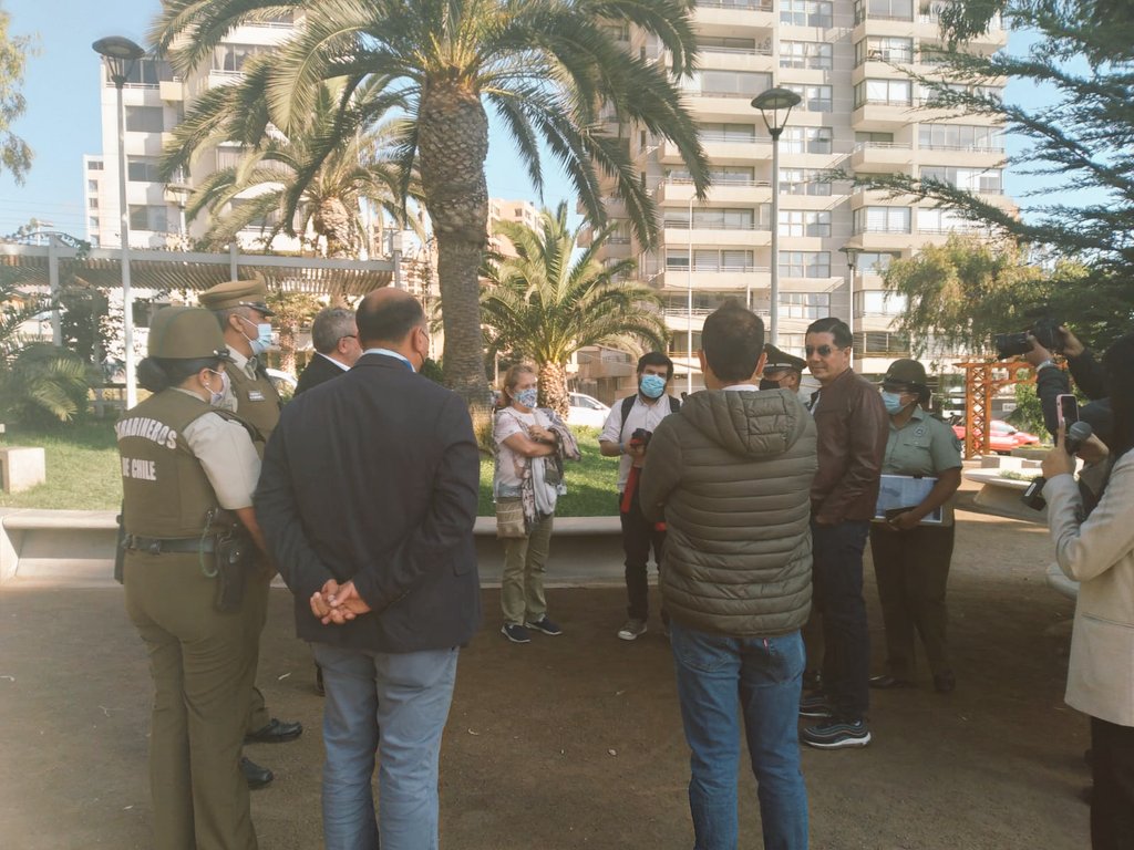 JuntaVecinosER's tweet photo. Nos reunimos con el Alcalde de #Antofagasta para tratar temáticas asociadas a seguridad y calidad de vida y acordamos mesa técnica de trabajo para avanzar en esta dirección. En la instancia participaron representantes de la asociación gremial del sector y @CarabAntof. https://t.co/Dp9nK6LBOW