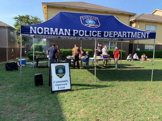 normanokpd's tweet photo. Food. Games. Fun. ππ
Officers had a great evening interacting with residents at our community outreach event at the Sooner Court Apartments! #npdcommunity https://t.co/j5mhPR9qrp