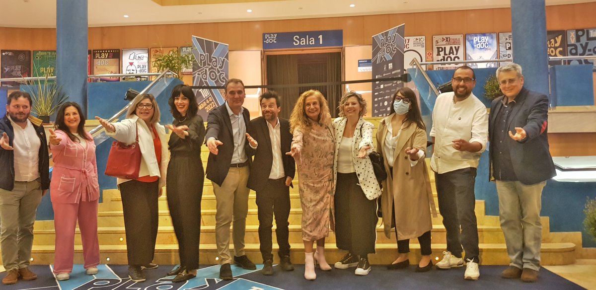 ramon_magan's tweet photo. Con la presidenta de la @depo_es @carmelasilva,  nuestro alcalde @kikecabaleiro y compañeros del equipo de gobierno municipal de #Tui en la inauguración de la XVIII edición del @PlayDocFest.

#Cine para la inmensa minoría desde Tui para el mundo.

#PlayDoc2022 
#FestaRachada https://t.co/cG63ZxkPR3