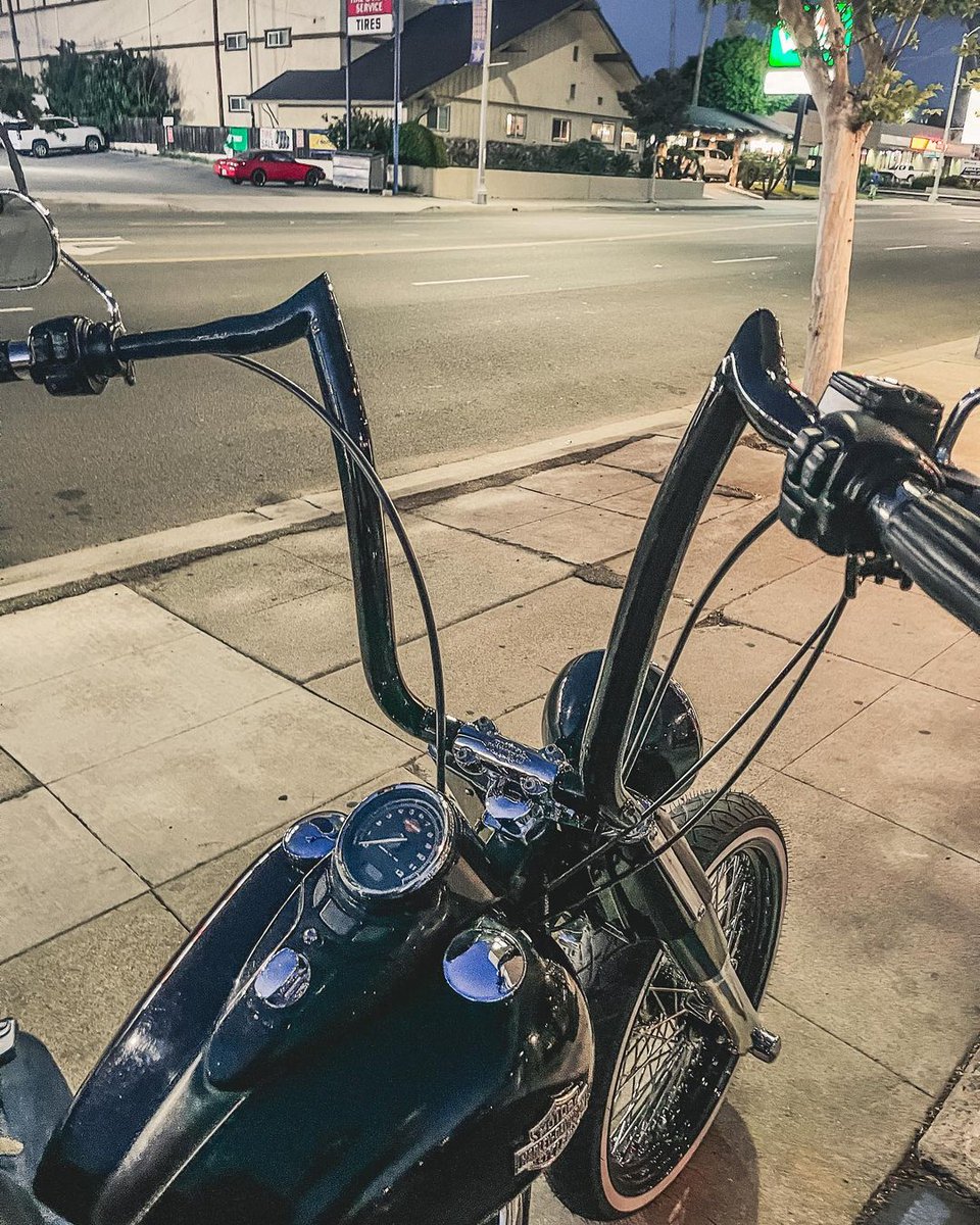 factory_47's tweet photo. Factory 47
π₯ Nomad π₯ 16β handlebars
On @adamgonners
Softail Slim
#harleydavidson #softail #softailslim #softailchopper #upsweepfishtails #nomadbars #apehanger #apehangers #softailslims #softailgram #factory47whittier https://t.co/2VpHNlXK0V