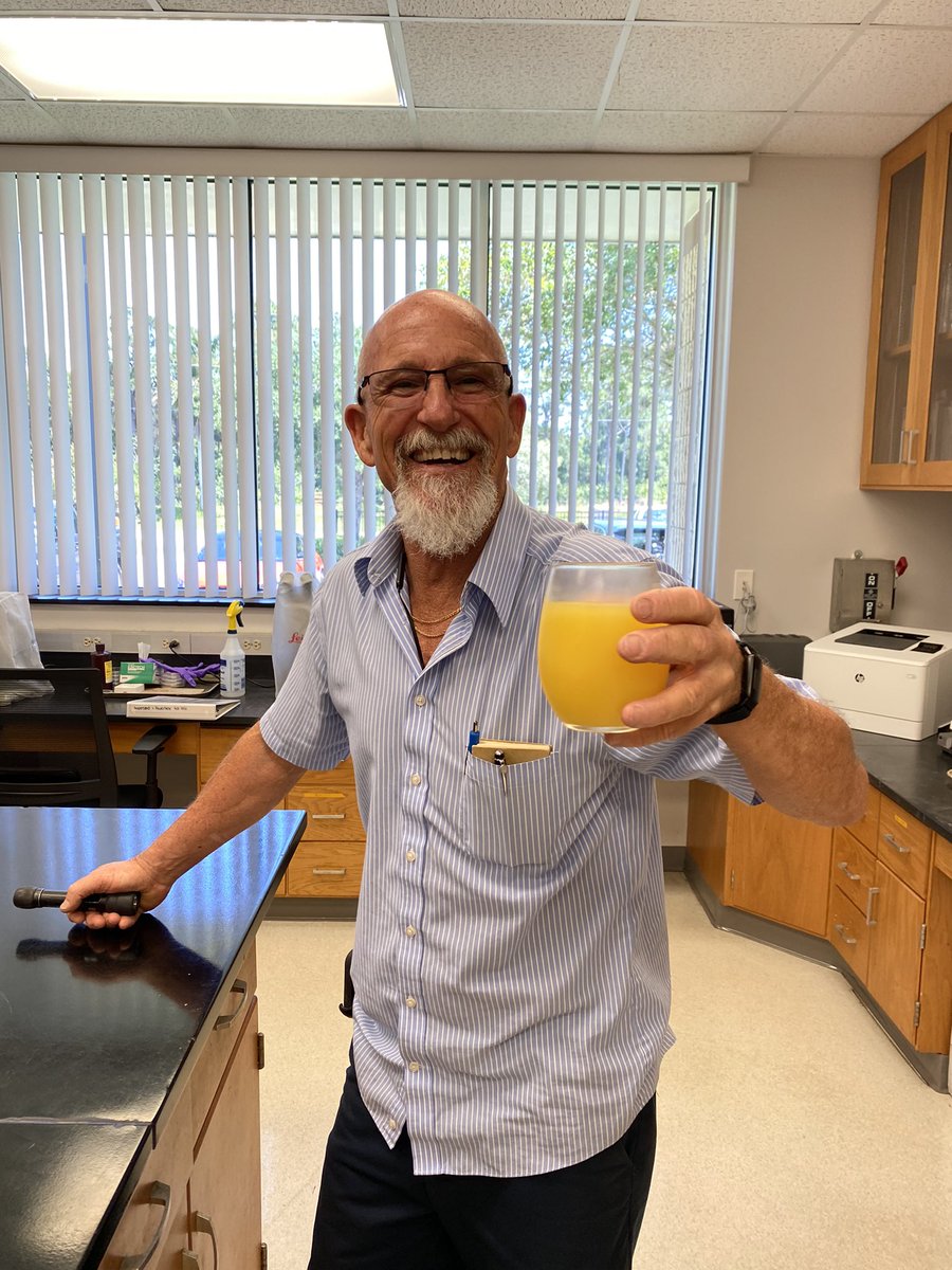 UFIFAS_IRREC's tweet photo. #UFIFASIRREC maintenance specialist Ron Scarberry takes an #OJ break to salute #NationalOrangeJuiceDay

#NOJD2022
#OJDay https://t.co/uphfR7a7xu