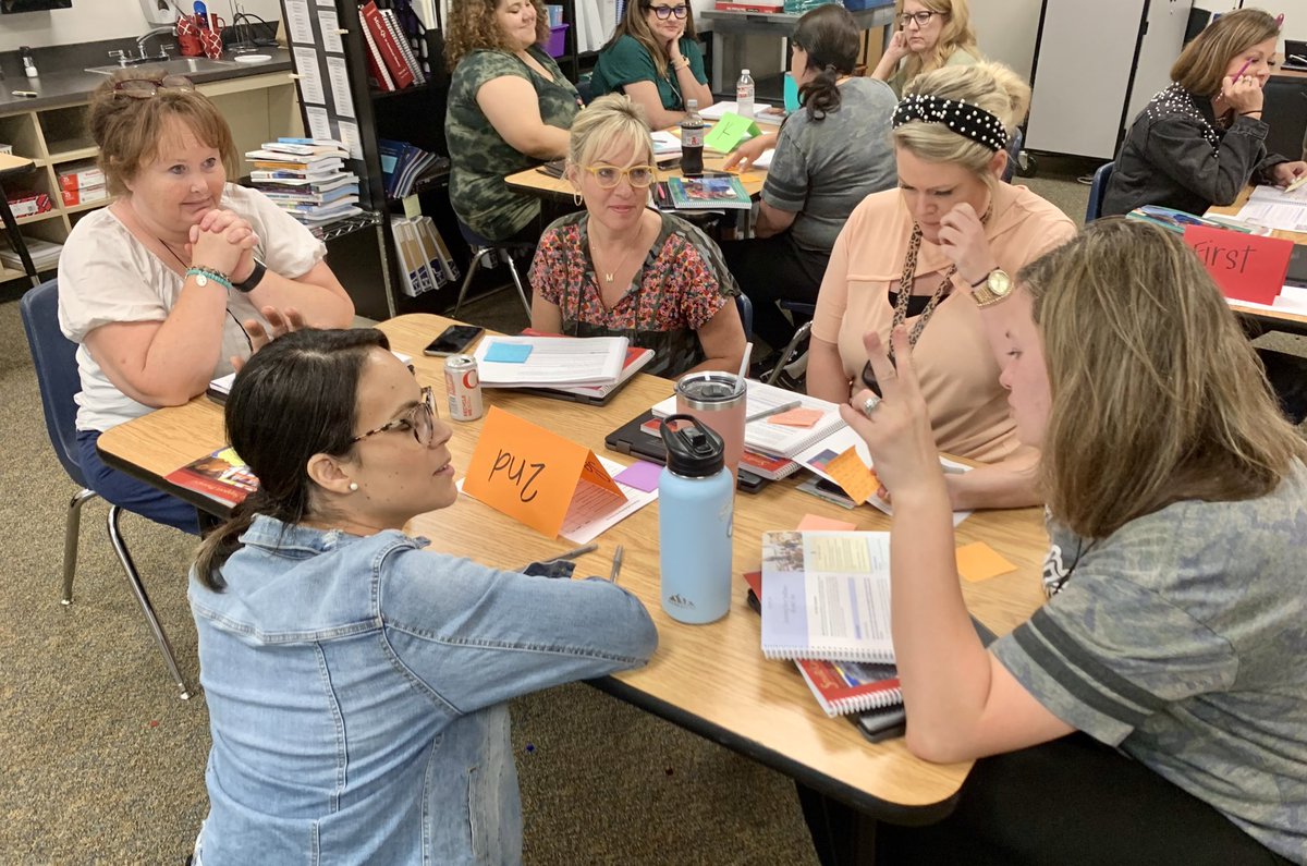 holbrooks46's tweet photo. Thank you @PurefoyElem teachers for a great afternoon of learning and discussion about PHONICS! Your students are lucky to have you! @ci_elem @mirellamalar https://t.co/zxY4N15Net
