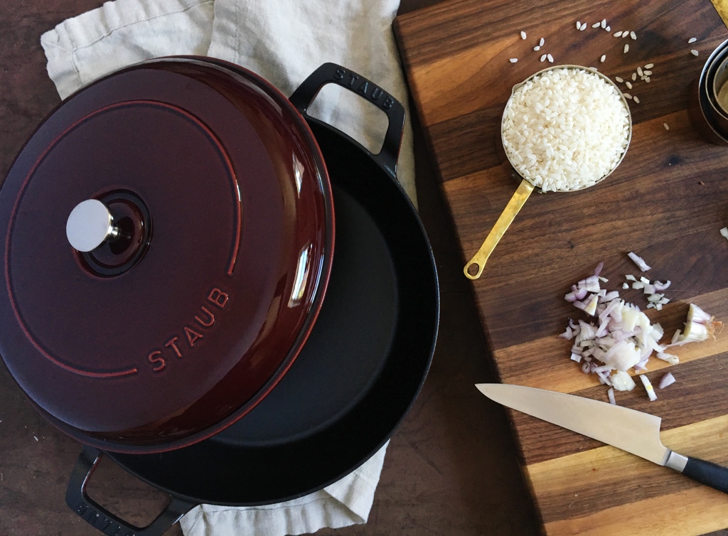 LocalRoot221's tweet image. The Staub Cast Iron 3.5-qt Braiser is the perfect pot for one-dish suppers, braised lamb shanks, and breakfast hash 🥩

Shop now: l8r.it/NUg4
.
.
.
#localroot #staub #frenchmade #cocotte #rooster #madeinFrance #pourlemaison #castiron #kitchenstaple
