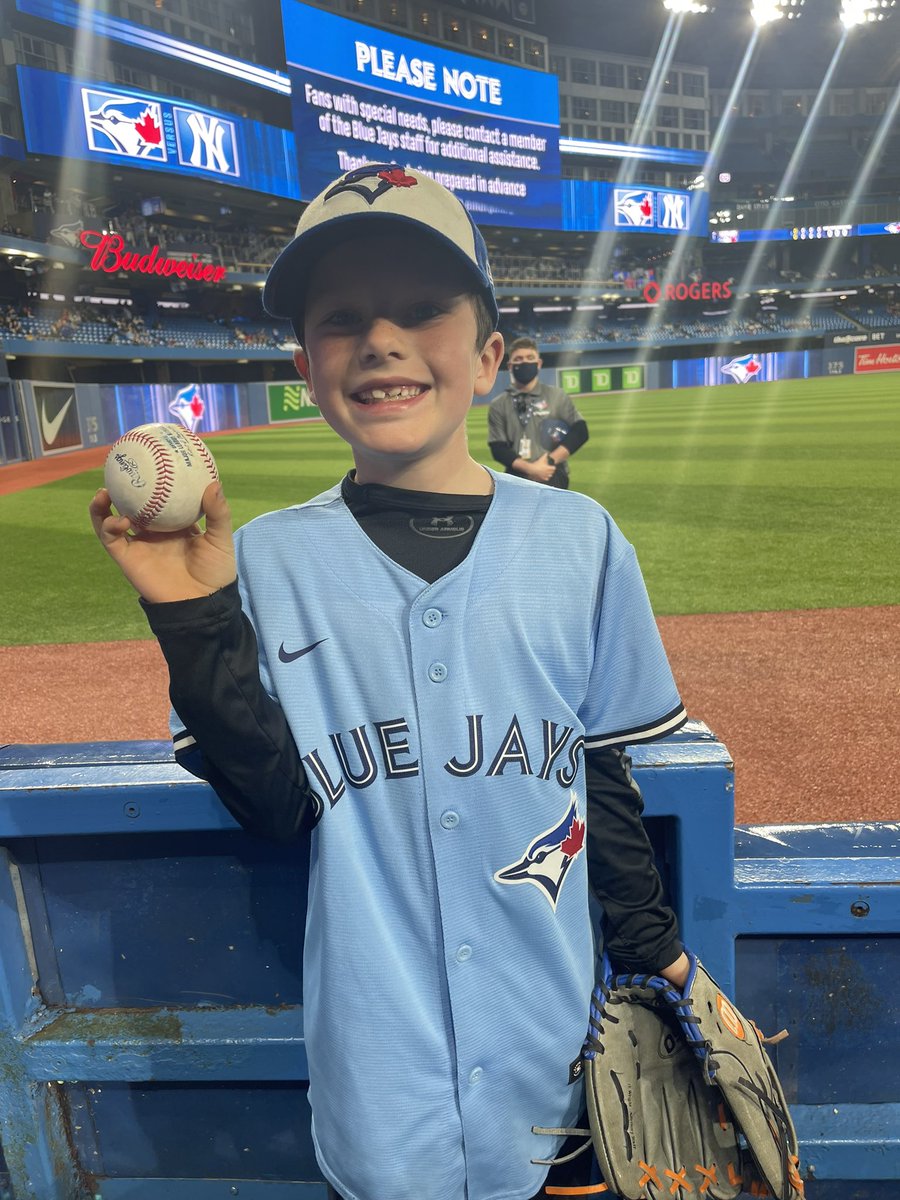 JenSmith084's tweet photo. His night was made @BlueJays #nextlevel #bluejays https://t.co/YIHHkBesui