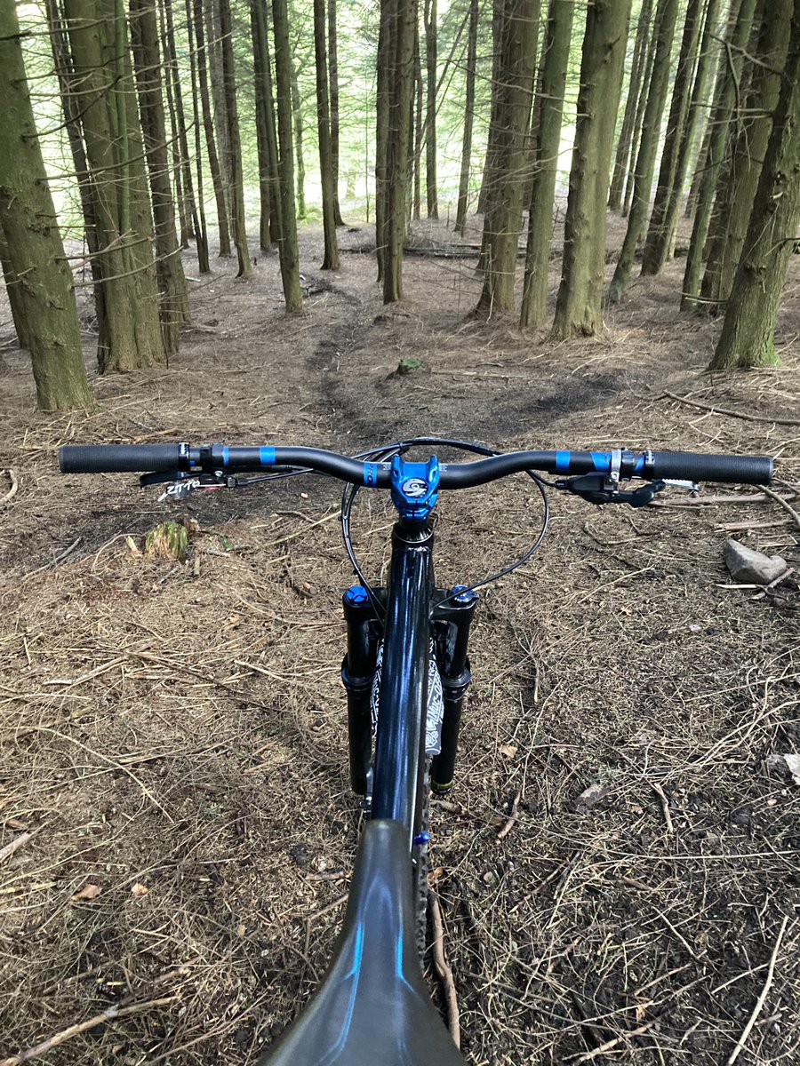 JulianJ80289895's tweet photo. Fab pedal after work up llanwonoโฆ banging views and stunning weather ๐๐ค#ridehabit #mtblife #absoultemtb #walesneverfails #mtb #mtbwales #lovewhereyoulive #lifebehindbars #welshviews #southwalesvalleys ๐ค https://t.co/A3McF2vDeb