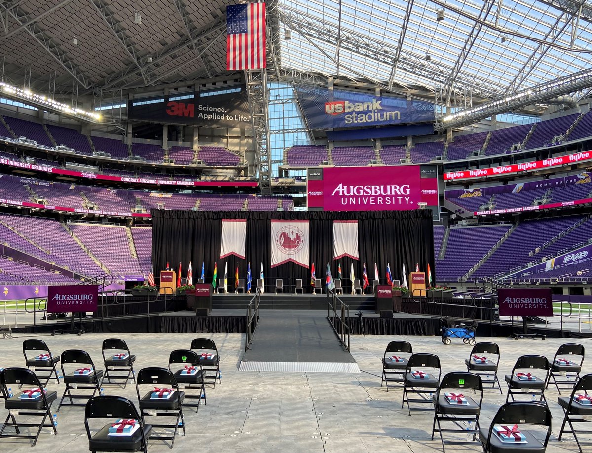 usbankstadium's tweet photo. Congrats @AugsburgU graduates!

#AuggieGrad https://t.co/vFwwVUmAes