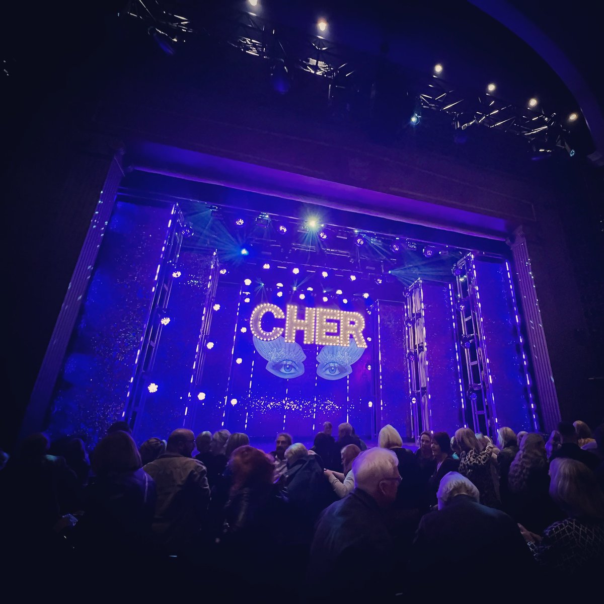 Sean_Alton's tweet photo. PUBLIC ANNOUNCEMENT - FOR IMMEDIATE RELEASE: The Cher Show is officially my favourite show… EVER!

It’s here in Hull until Saturday, buy tickets and ‘Cher’ the love! 

⭐️⭐️⭐️⭐️⭐️ 

@TheCherShowUK https://t.co/hHe2EQ74P4