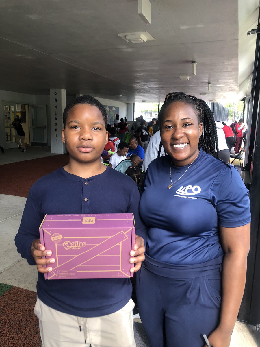 HutchinsSTEMDC's tweet photo. STEM Night @KetchamES was a GREAT success! Our @UPOinDC STEM Table was a hit with scholars and their families!!! #DCPSSTEM #Hutchins360STEM https://t.co/dcr0wTLZ6T