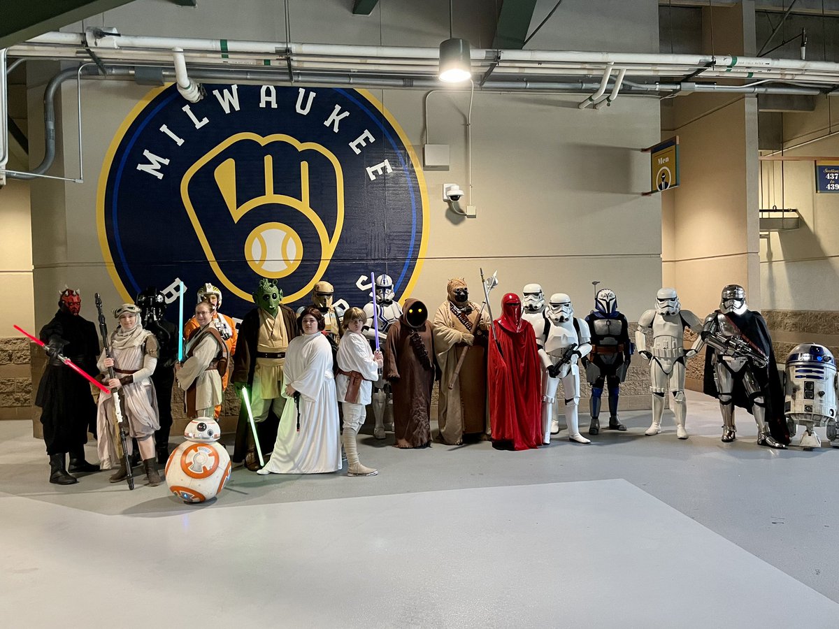 The gang’s all here! Who’s coming to the ballpark for Star Wars Day?

#MayThe4thBeWithYou x #ThisIsMyCrew