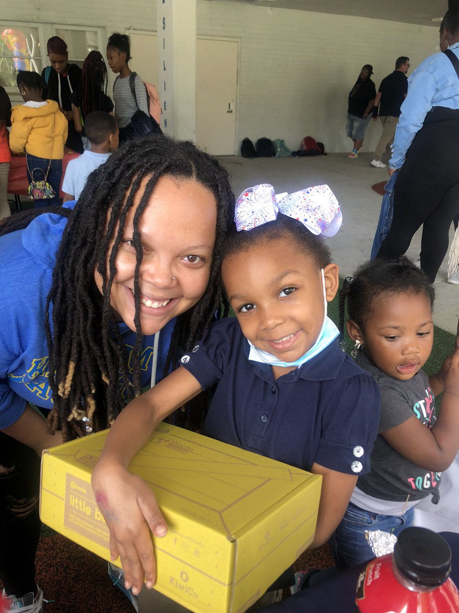 HutchinsSTEMDC's tweet photo. Family Engagement @KetchamES at STEM Night was awesome! Families visited our @UPOinDC C.R.E.A.T.E. STEM Table for our Buoyancy Activity. Scholars and their families won STEM kits if they successfully complete our challenge. #DCPSSTEM #STEMNight https://t.co/E7L5t6uvJm