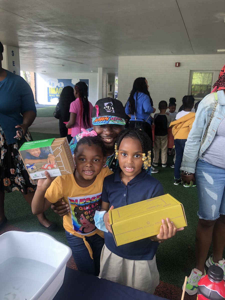 HutchinsSTEMDC's tweet photo. Family Engagement @KetchamES at STEM Night was awesome! Families visited our @UPOinDC C.R.E.A.T.E. STEM Table for our Buoyancy Activity. Scholars and their families won STEM kits if they successfully complete our challenge. #DCPSSTEM #STEMNight https://t.co/E7L5t6uvJm