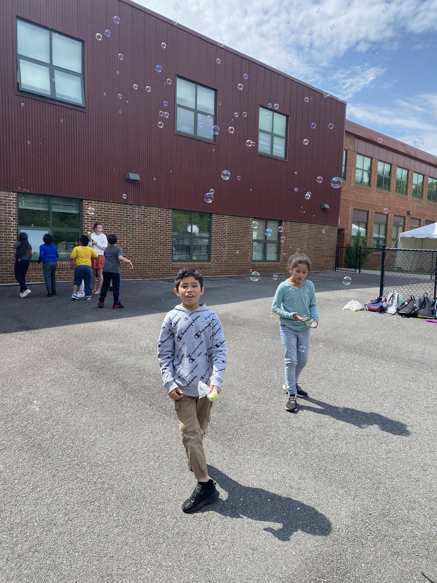 teachcolombo's tweet photo. Our third graders had an amazing time today blowing away their SOL worries and fears with bubbles! They are ready! 💚💛💚 @GrahamRoadES @GRES_3rdGrade https://t.co/qEtOmiWsRs