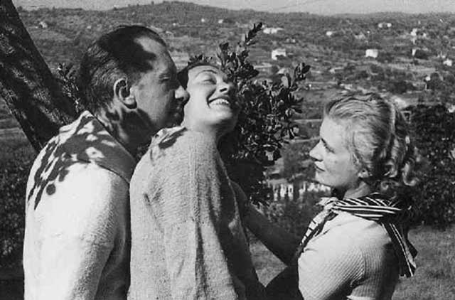 HafedhHemayed's tweet photo. Paul Eluard, Nusch, Lee Miller par Roland Penrose.#pauleluard #leemiller #nusch #rolandpenrose https://t.co/krMYhjbaN5