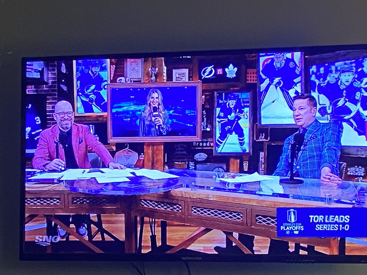 zinckkyle5's tweet photo. Not gonna lie… really thought she was wearing brown pants.. @timandfriends https://t.co/3YTEhB00St