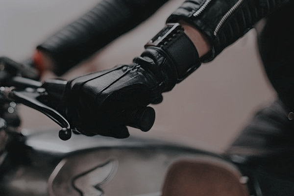 ㅤ❛ 𝑁𝑜 𝑛𝑒𝑒𝑑 𝑓𝑜𝑟 𝑝𝑟𝑖𝑠𝑜𝑛𝑒𝑟𝑠, 𝒃*𝒕𝒄𝒉 𝒑𝒍𝒆𝒂𝒔𝒆 𝘩𝑎𝑛𝑑𝑠 𝑢𝑝 𝑡𝘩𝑖𝑠 𝑖𝑠 𝑎 𝑠𝑡𝑖𝑐𝑘 𝑢𝑝 '𝑐𝑎𝑢𝑠𝑒 𝐼'𝑚 — ...