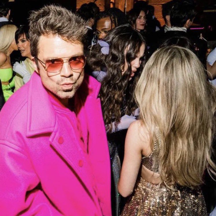 SCANews_'s tweet image. 🚨| @SabrinaAnnLynn &amp;amp; @oliviarodrigo at the #MetGala.