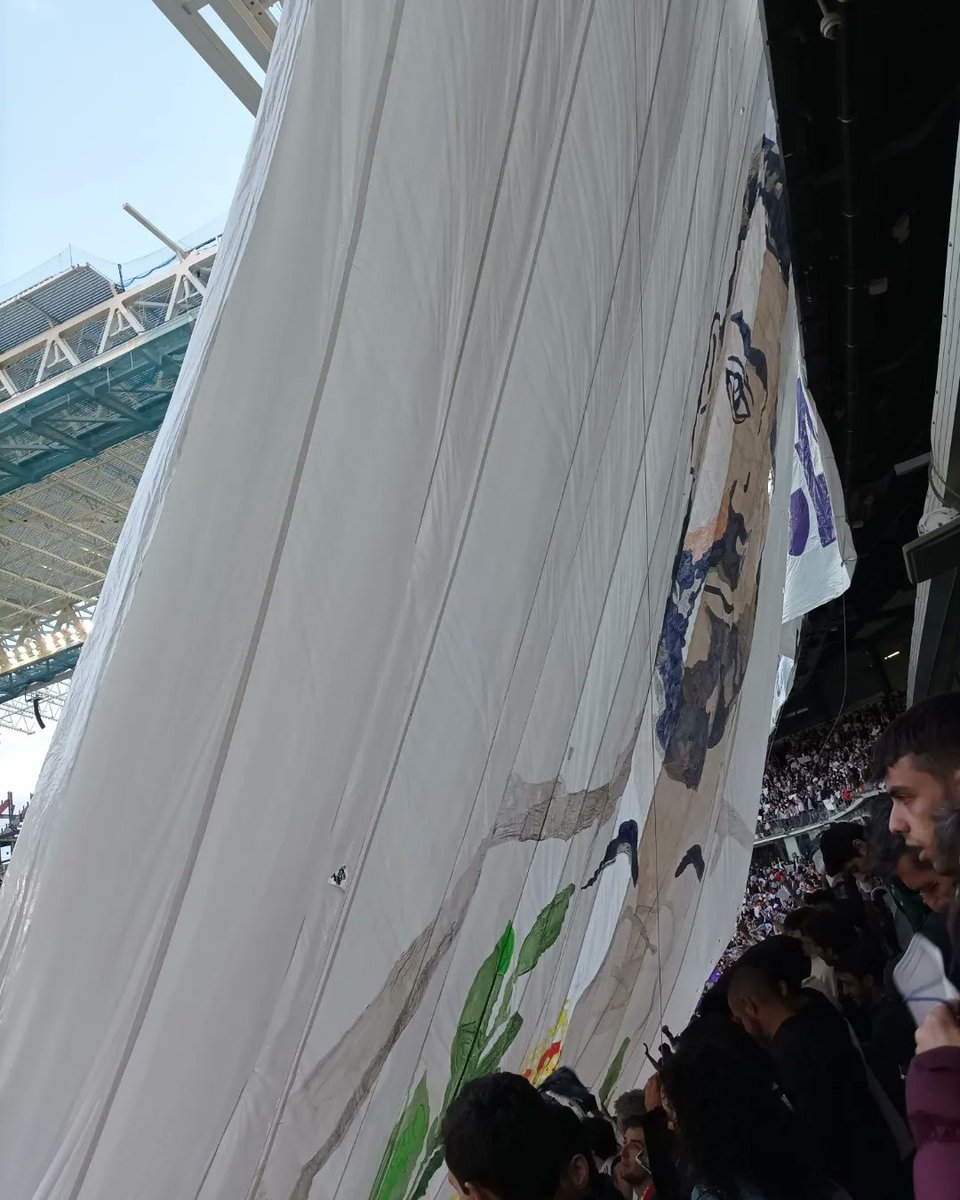 tres ele tweet media