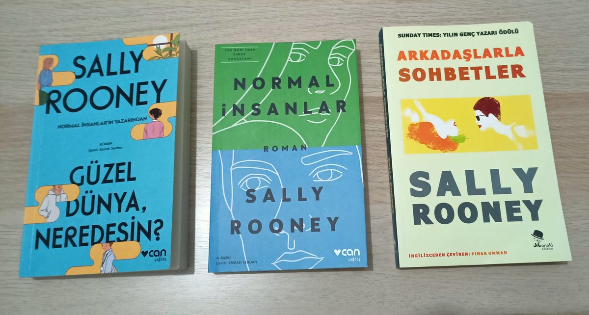 Nihayet cesaret edip bitirdim. Sally Rooney kesinlikle benim yazarım. Son günlerde yaşadığımız olaylara da en güzel cevabı verebilecek bir yazar. #SallyRooney rocks!💙
Çeviri için EMRAH SERDAN'a çok teşekkür ederim. Çok keyifliydi. Yeni kitabını hevesle bekliyorum Sally'cim.😘