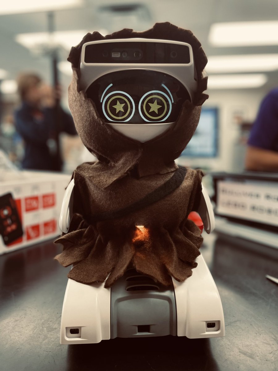 Today we celebrated May fourth with a STEAM school celebration. What a wonderful event! My Engineering &amp; CS 2 students dressed up and coded Misty <a href="/MistyRobotics/">Misty Robotics</a> to be our official May 4th robot :) #MAYTHEFORCEBEWITHYOU <a href="/GulliverPrep_/">Gulliver Preparatory School</a> <a href="/CindyGo75/">Cindy Gonzalez</a> <a href="/CharlieBrownB5/">Jessica Bernay</a>