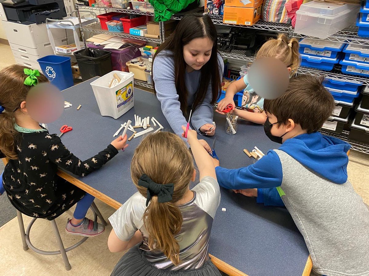 EnvironmentalHw's tweet photo. Today @BukerSchool, @EnvironmentalHw spent time with @OSheaKathy Kindergarten class. They read the story titled Bea’s Bees, talked about the important of bees, and made bee hotels using recycled materials. Thank you @MrsMastrianni!  @jwilson_HW #HWgivesback https://t.co/j1DGACstpw