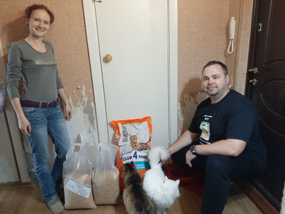 Visiting the evacuated cat shelter in Poltava, Ukraine
#StandWithUkraine️ #SaveUkrainianPets #StopRussia #KharkivTribunal