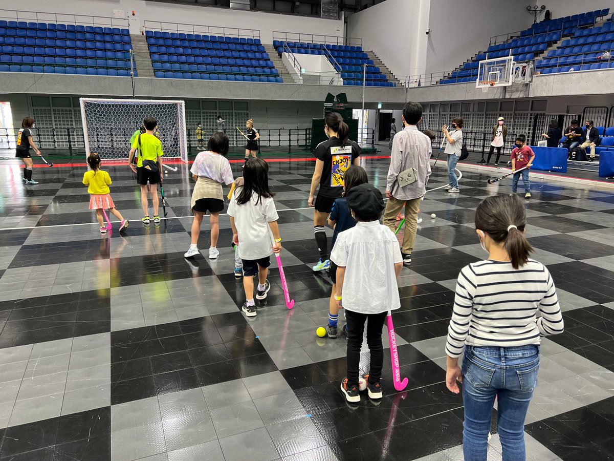 JHA_Indoor's tweet photo. 本日はこどもの日、GW最終日。インドアホッケーの日。アリーナ立川立飛に遊びに来てくださいね。
こんな楽しいインドアホッケーは日本ではここ立川でしかできません！
今日はロッチ中岡さんトークショー付き！
@lottiso1 #インドアホッケー #ららぽーと立川立飛 #立飛駅 #こどもの日 #立川観光 #立川 https://t.co/RQDBAemax2