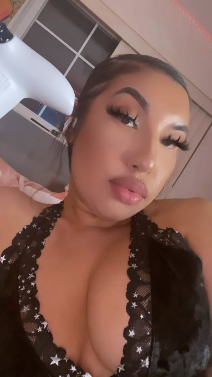 itsgigiiibooo's tweet photo. Yall should retweet this and add my PSN GodzxSmokinPalz  🎮🤩 https://t.co/VnBjJg1MN4