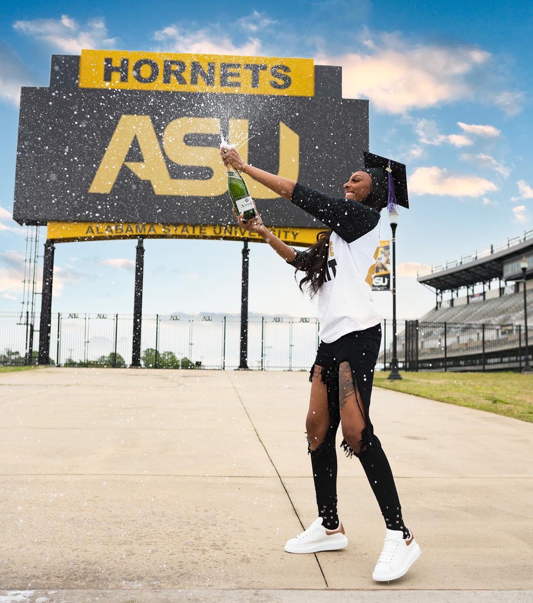 yannateebee's tweet photo. “God gives his toughest battles to his strongest soldiers.” 

I am still standing by the grace of God and the guardian light of my mother &amp; grandmother. Foster care to college grad, only up from here 🤫

May 6, 2022 
Iyanna T. Bryan 
B.S. in Criminal Justice
Summa Cum Laude 🎓 https://t.co/K6NxiKrD90