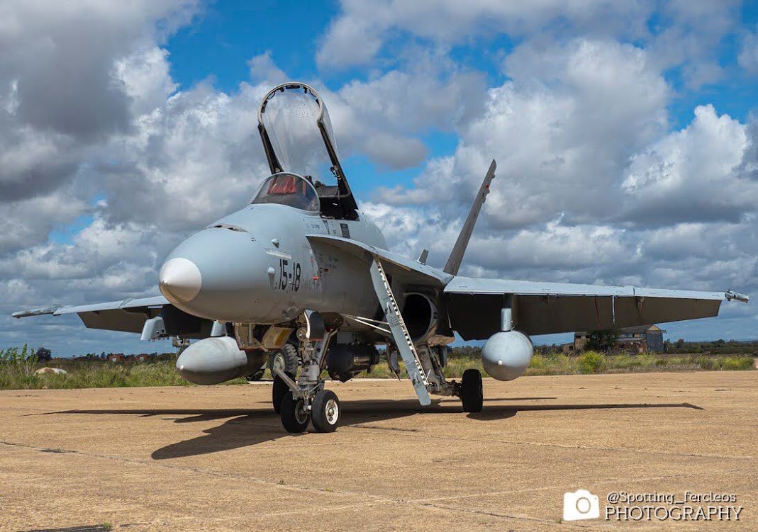air_comment's tweet photo. #extremachloop #ejercitodelaire #f5 #f18 #pilatus #predator #eurofighter #pc21 #aviacionmilitar https://t.co/PZYI07IJ6z