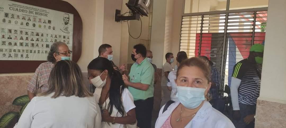 DPSHabana's tweet photo. Conclusiones de la visita integral de @dpshabana al hospital Calixto García, intensa jornada de trabajo, apreciamos avances pero quedan metas importantes por lograr. #VamosConTodo. #CubaPorLaVida. https://t.co/Nl5DKPpB4V