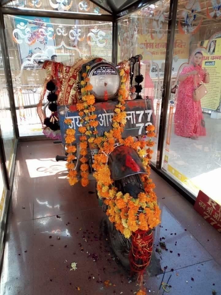 KumariDiya's tweet photo. राजस्थान के सुप्रसिद्ध देवस्वरूप श्री ओम बन्ना सा की जन्म जयंती पर उन्हें सादर वंदन एवं सभी प्रदेशवासियों को हार्दिक बधाई एवं शुभकामनाएं। श्री ओम बन्ना सा का आशीर्वाद सभी भक्तजनों पर सदैव बना रहे और आप सबकी मनोकामना पूर्ण हो। https://t.co/MqsaVh6GUy