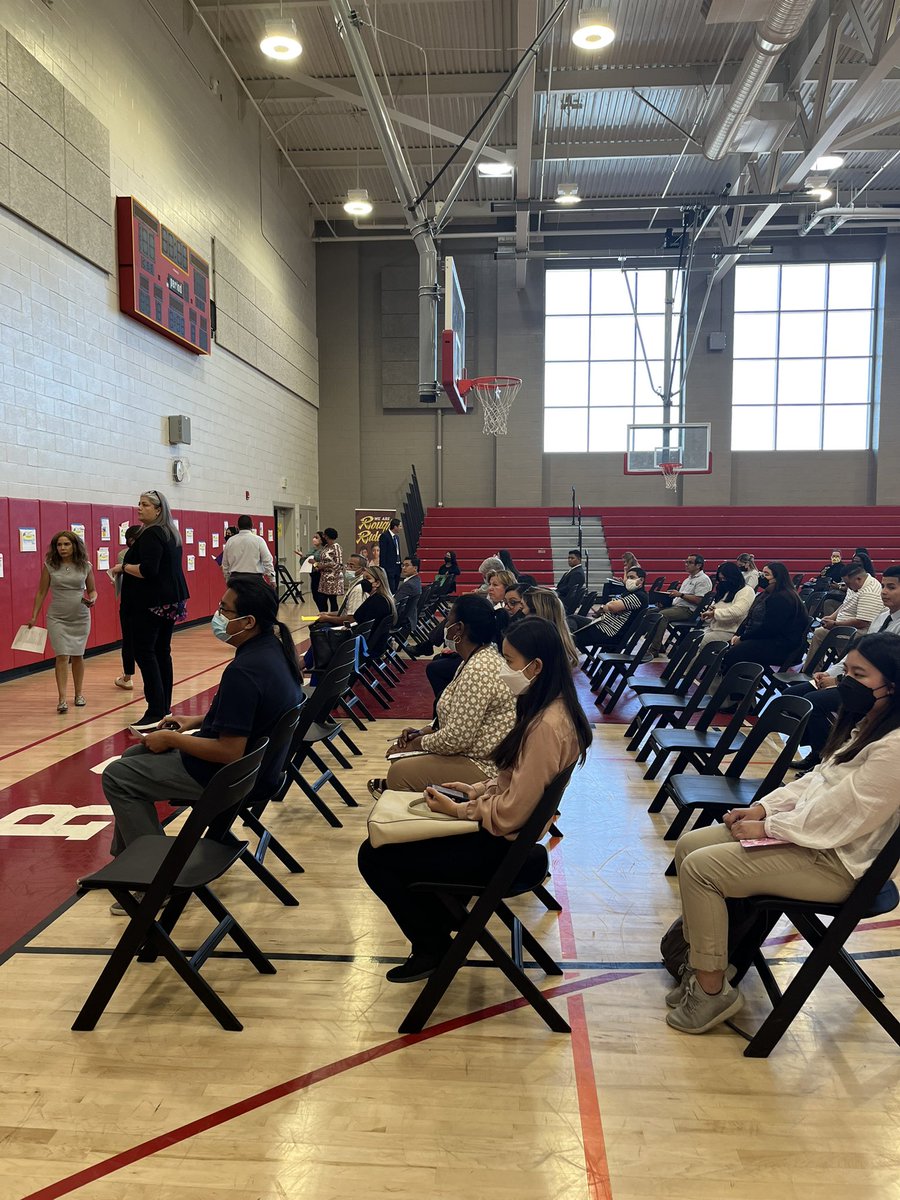 davalos_ileana's tweet photo. Another great Hiring Fair. Thank you Local District East for the partnership with @LAUSDHR. Together we will ensure our students have a highly qualified teacher at all schools. @LAUSDHR @LAUSDSup @LASchools #teachinla https://t.co/rVAPGQSX4q