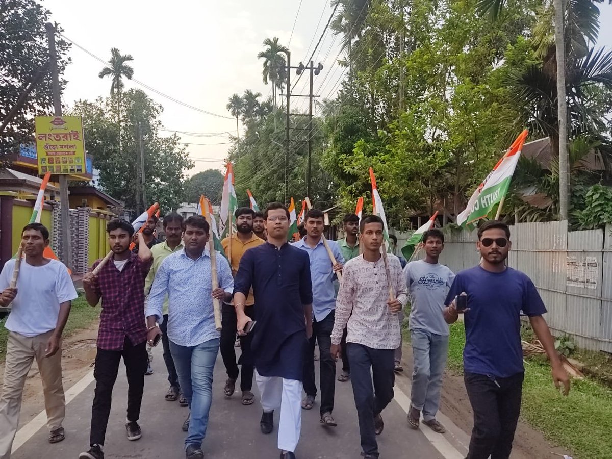 RakhuDasTPYC's tweet photo. BJP goons attacked our joining meeting in front of the police  organized by Khowai DYC,but Police has been inactive mode. i.e. in presence of me ,khowai district Youth congress "gherao" the khowai PS in protest of police inaction and demanded the arrest of the attackers. https://t.co/l76XC4W7tk