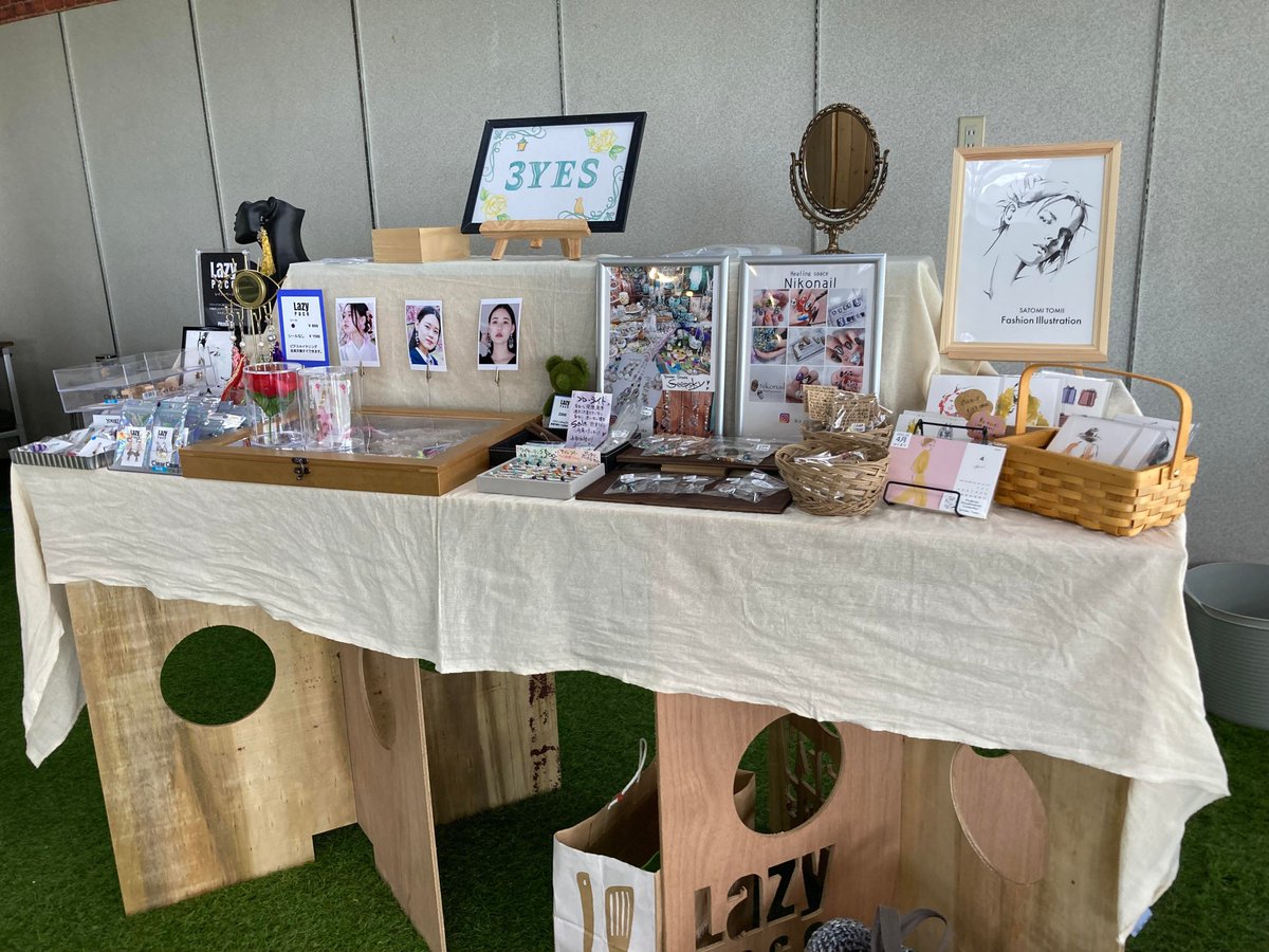 dm_nakagomi's tweet image. #チャレンジショップ　#3YES　#ありがとうや　さん。ここにはうつっていないけれど、のぞけば必ずお客さんがいます。向かい側の喫茶店　#明正堂　さんのテイクアウトも　チャレンジショップのみなさんがたくさん足を運んでいました！#コイトくん　の足も小さいキッズが何人もとりにきてくれたそうです