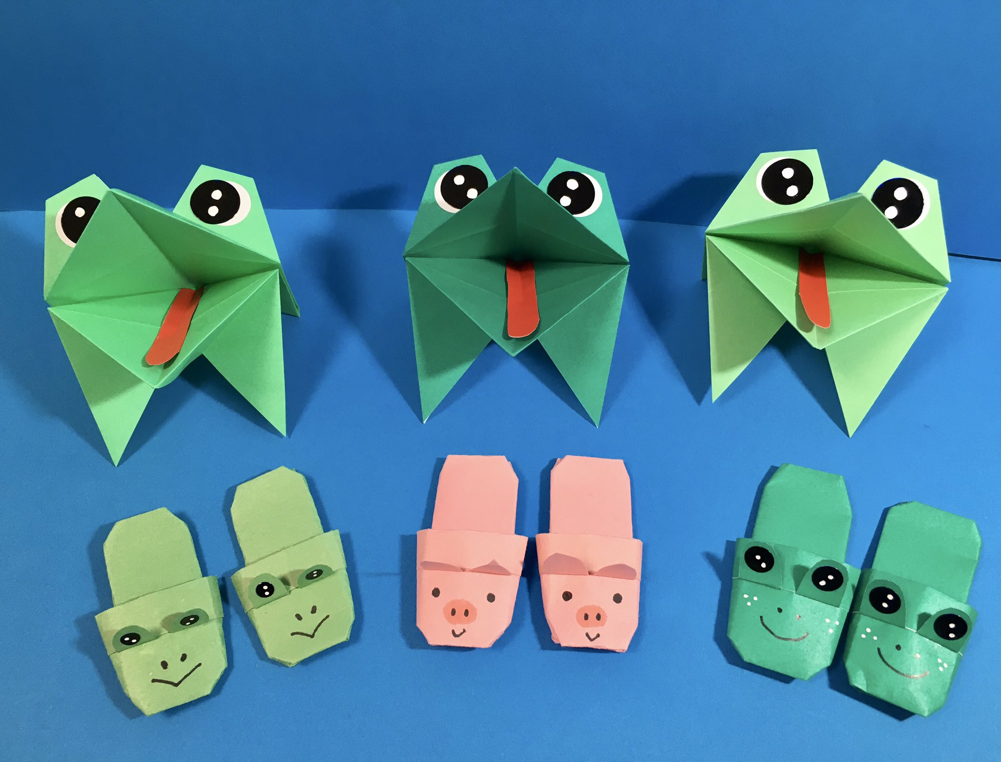تويتر スローなのんちゃん على تويتر なんとなーく 面白い折り紙が作りたくなって カエルさん カエルスリッパ ブタさんスリッパを製作 割と細かい作業なので ここでストップしてます Origami カエルスリッパ ブタスリッパ Helloorigami T Co