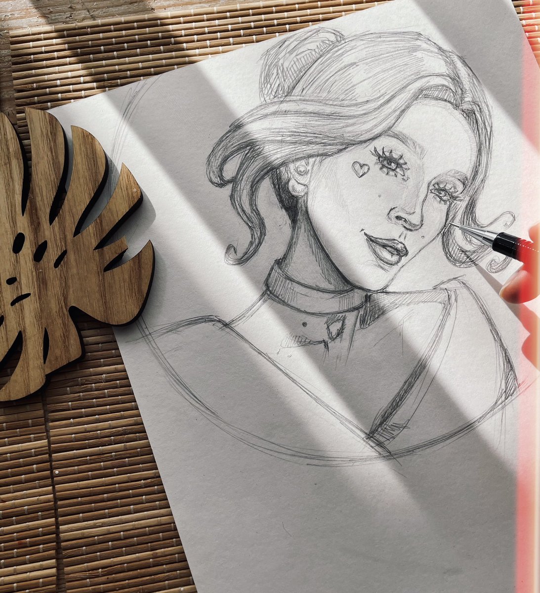 wowjuliaone's tweet photo. good morning fam❤️ #NFTCommunity 
I decided to draw a self-portrait 🙈 
I want a new pfp 🤪
And I also like to draw with a pencil more than with paints😄 
have a great dayyy 🥰🥰
@ngNGDarryl 😌 https://t.co/cGsNGTXeXr