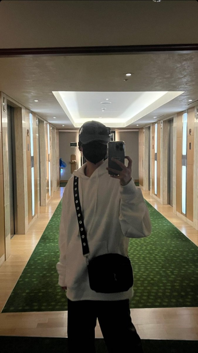hannahsgreentea's tweet photo. SHE LOOKS SO COOL IM CRYINFFF https://t.co/21CUzzBktw