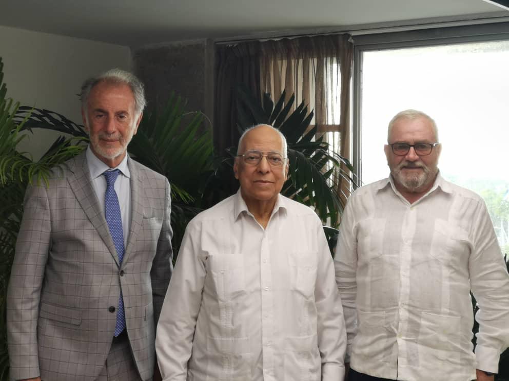 El vice primer ministro, Ricardo Cabrisas Ruiz y <a href="/JorgeNeme_/">Jorge Neme</a>, vicejefe del Gabinete de la Nación Argentina sostuvieron encuentro de trabajo en el que intercambiaron sobre el estado de las relaciones económicas bilaterales. <a href="/MINCEX_CUBA/">MINCEX🇨🇺</a> <a href="/pro_cuba/">ProCuba</a> <a href="/PresidenciaCuba/">Presidencia Cuba 🇨🇺</a> <a href="/lilarregui/">luis ilarregui</a>