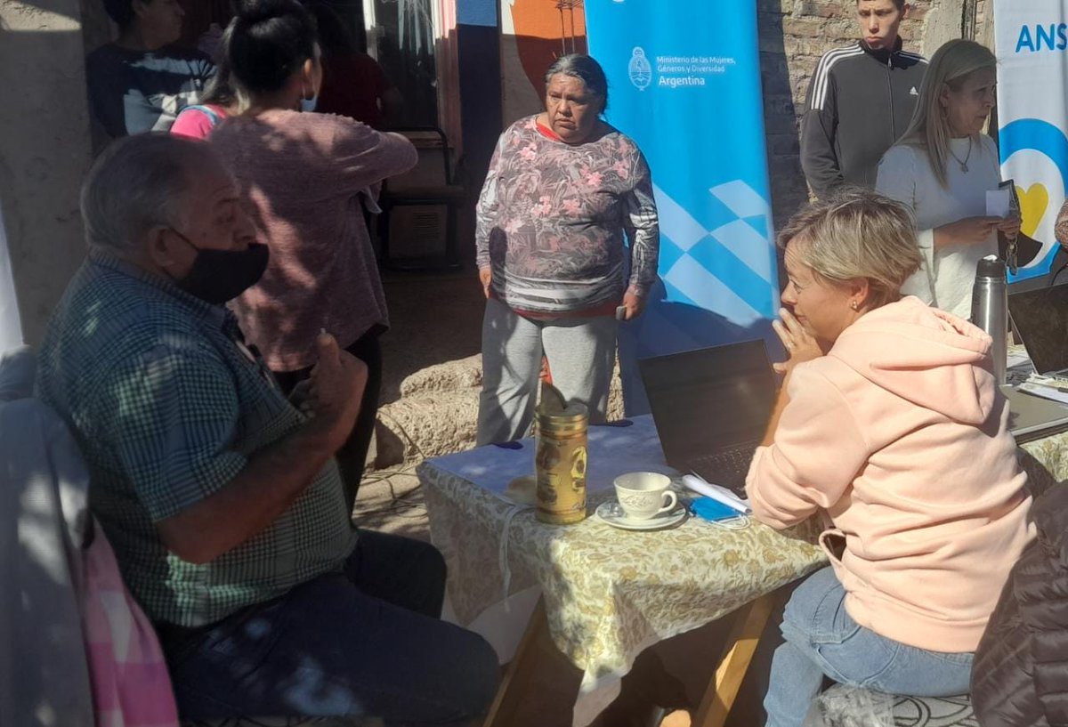 ValCasciani's tweet photo. 🥰@PAMI_org_ar cerca en #GodoyCruz
El Instituto a disposición para que cada afiliado y afiliada pueda realizar sus trámites, garantizando el acceso a estas herramientas construimos la comunidad que queremos y merecemos.
#PAMIDePie🇦🇷 https://t.co/da6OGrYFe2
