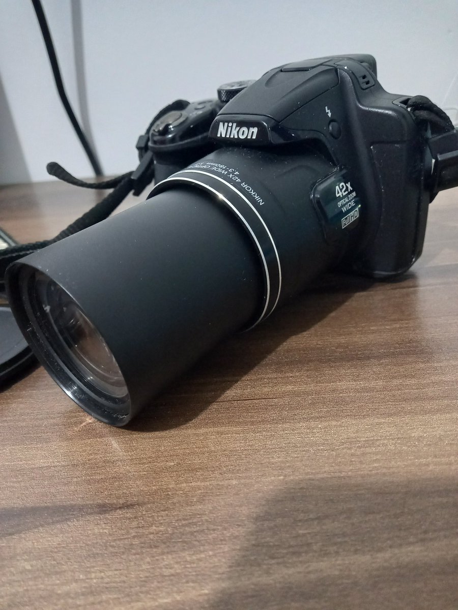 ATENCIÓN‼‼‼

SE VENDE! Con el objetivo de llegar a tener algo mejor! Pueden dar rtw, para iniciar a sacar fotos es muy buena! Cualquier cosa me escriben!