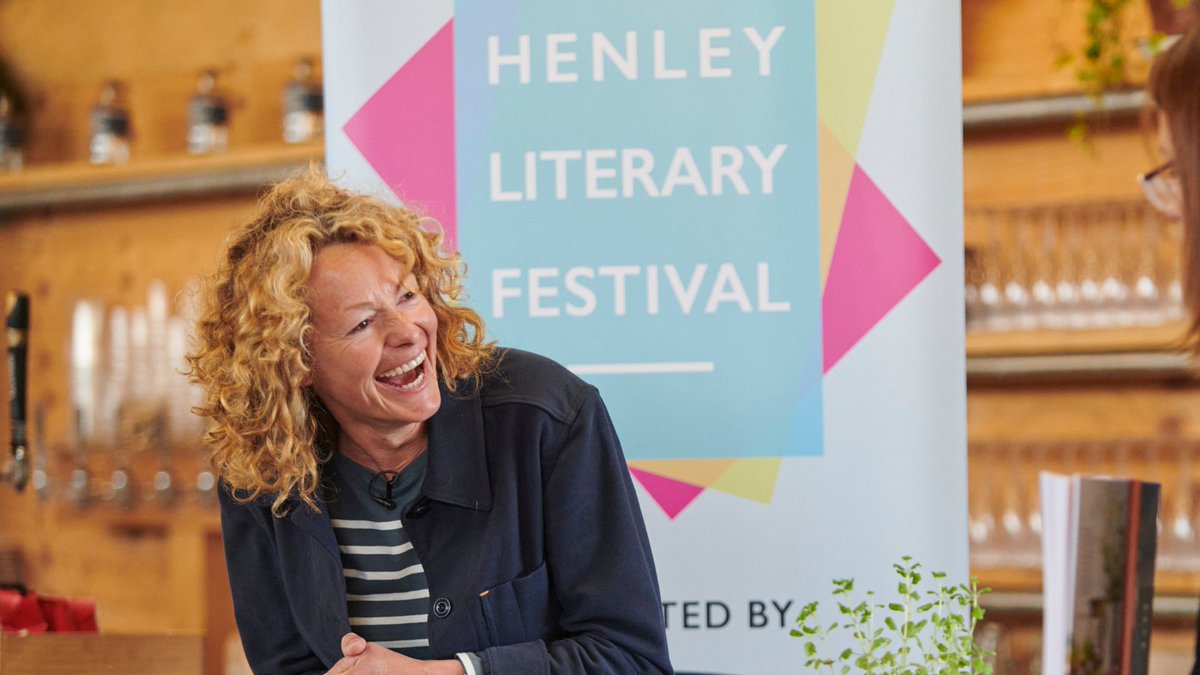 Thank you to our fantastic Festival Photographer @scarletp for capturing moments like this - isn't she fabulous?! A joyful moment with @katehumble last week at our pop-up event at #TheBottleAndGlassInn 🍽️ 📚 @Octopus_Books