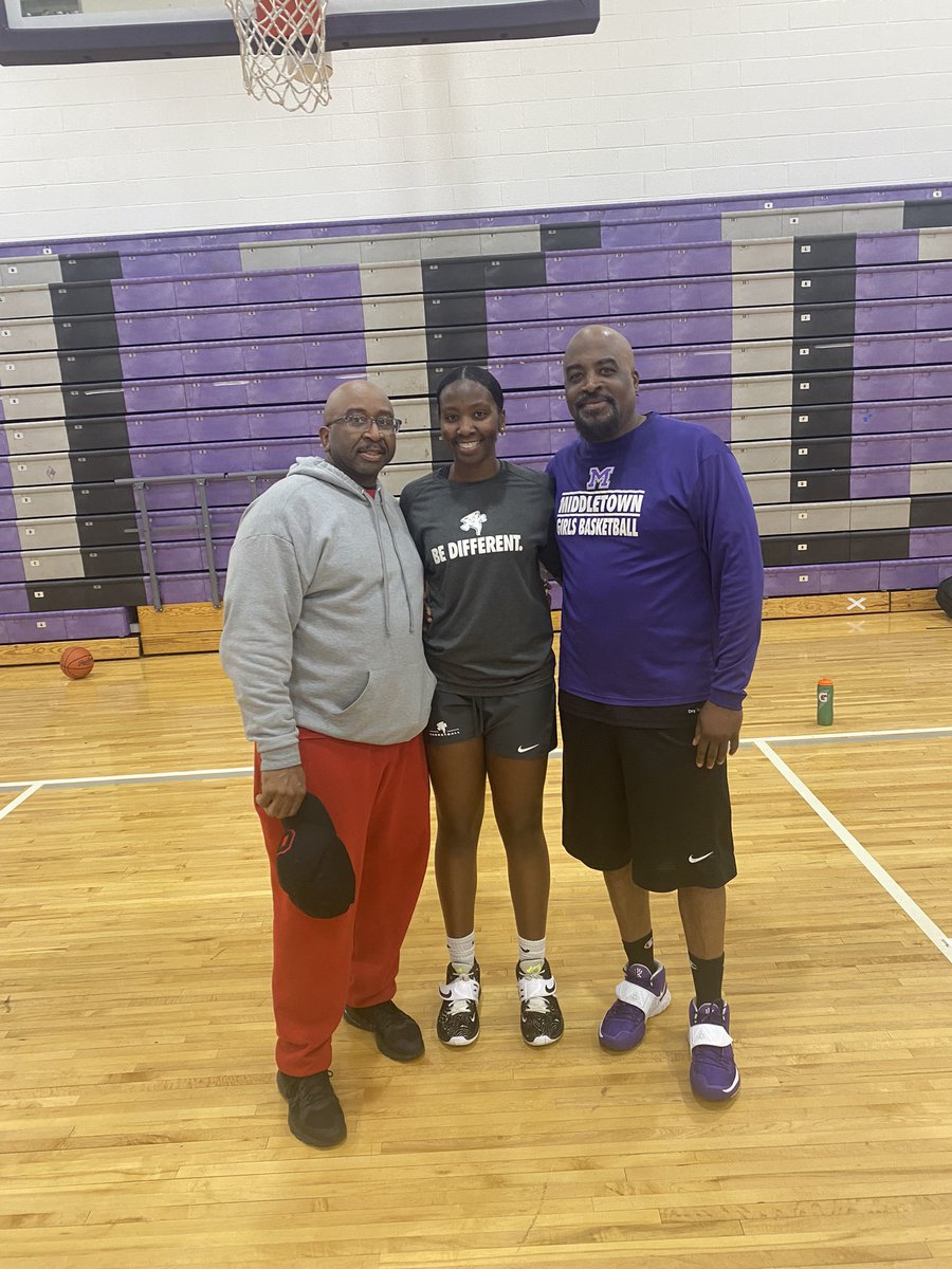 terrytoliver92's tweet photo. Thanks to one of my former players @shayheath35 and Marty for coming today.. Family forever WGN!! Shay has two years of eligibility left college coaches. https://t.co/1qO0uUgx8a
