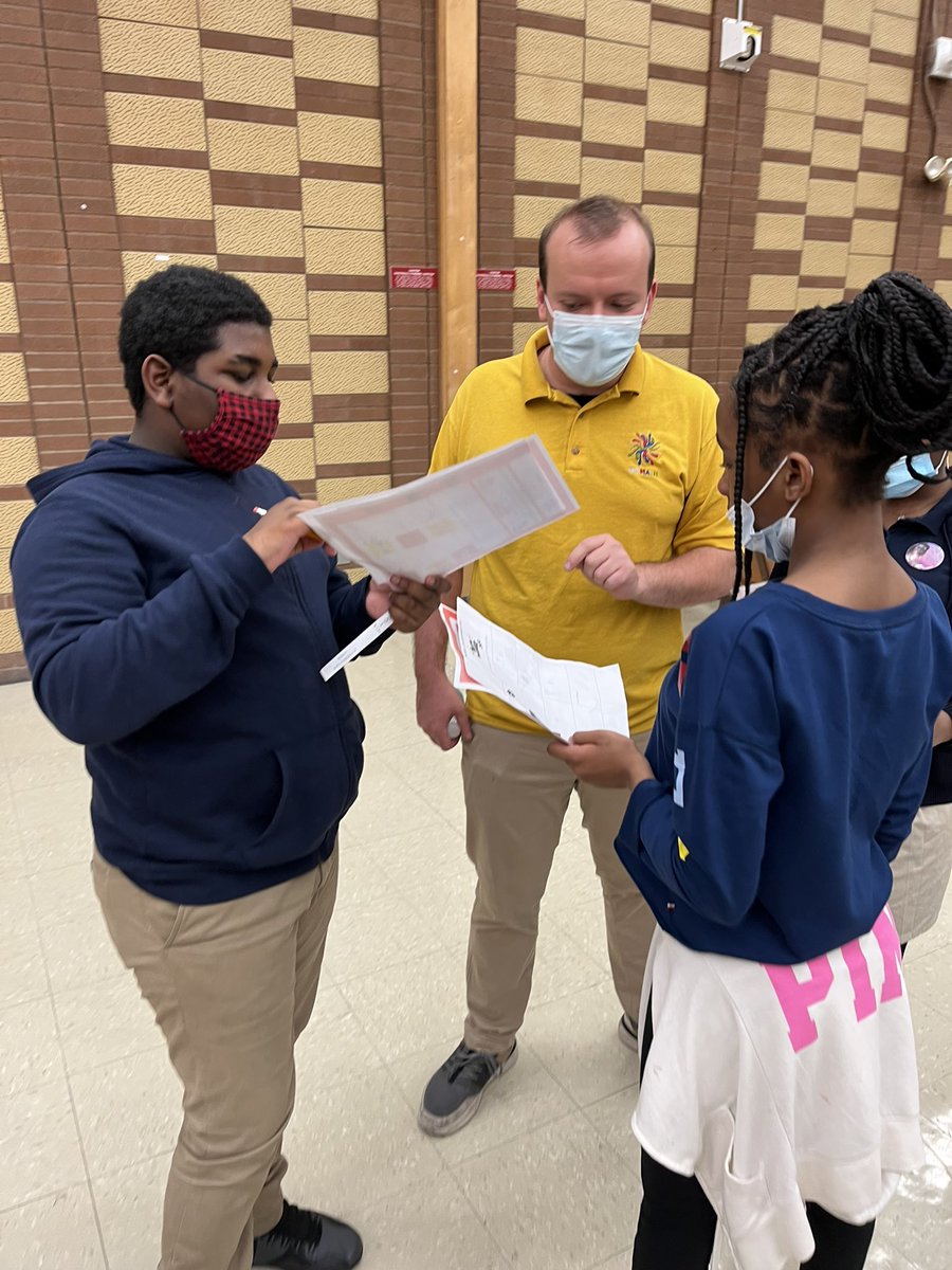 newheightsms's tweet photo. Step right up! Our scholars enjoyed our #MoMath Carnival featuring a visit by the @momath1 #MathMidway2Go exhibits! Special thanks to the @newheightsms PTA, teachers, and staff for making this happen! 🎡 🎪 🧮 #ChooseNewHeights722 #LoveMath #Math #CSD17 @nyc_district_17 @SheneanL https://t.co/CNkWHdIlzT