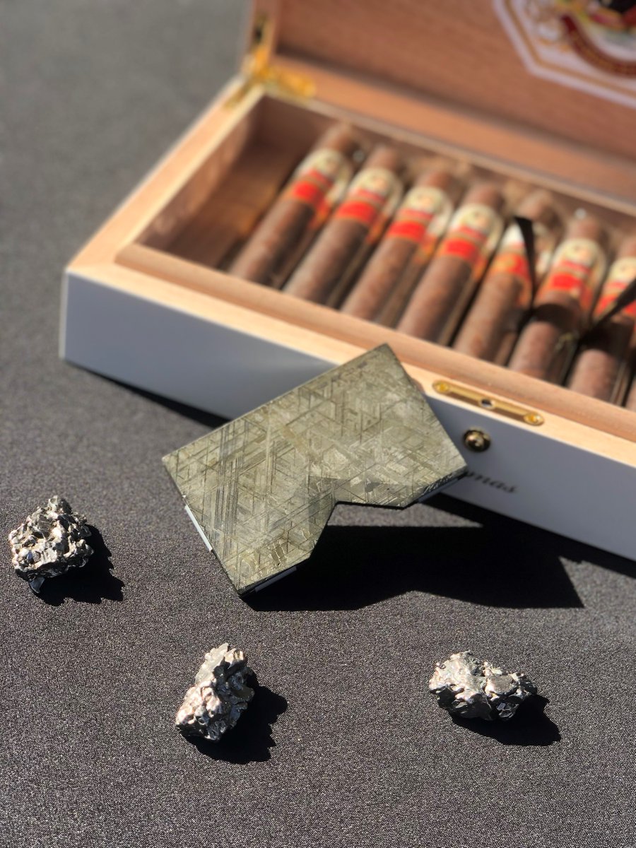 bejetiwallets's tweet photo. The Bejeti Planetesimal. Earth’s 1st + only wallet made from #meteorite // An essential accessory for those with a higher standard.
#MeteoriteWallet #LuxuryUSA #LuxuryWallets #minimalistwallet #cigar #cigars #cigarlife #cigaraficionado https://t.co/yGbn03cDXk