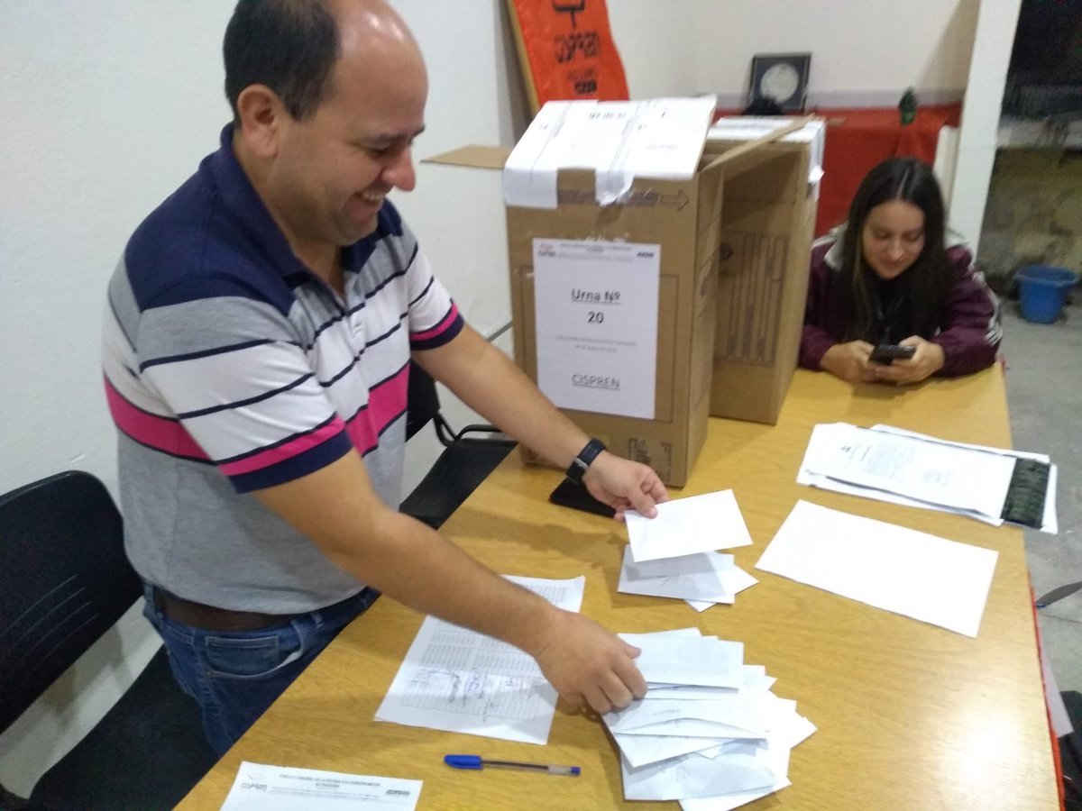 cisprenrio4's tweet photo. Alta participación en las elecciones de comisiones directivas

86 compañer@s participaron de las elecciones del Cispren en Río Cuarto y el ciento por ciento de los votos fueron para la lista Blanca. https://t.co/WA9fxfsdoP