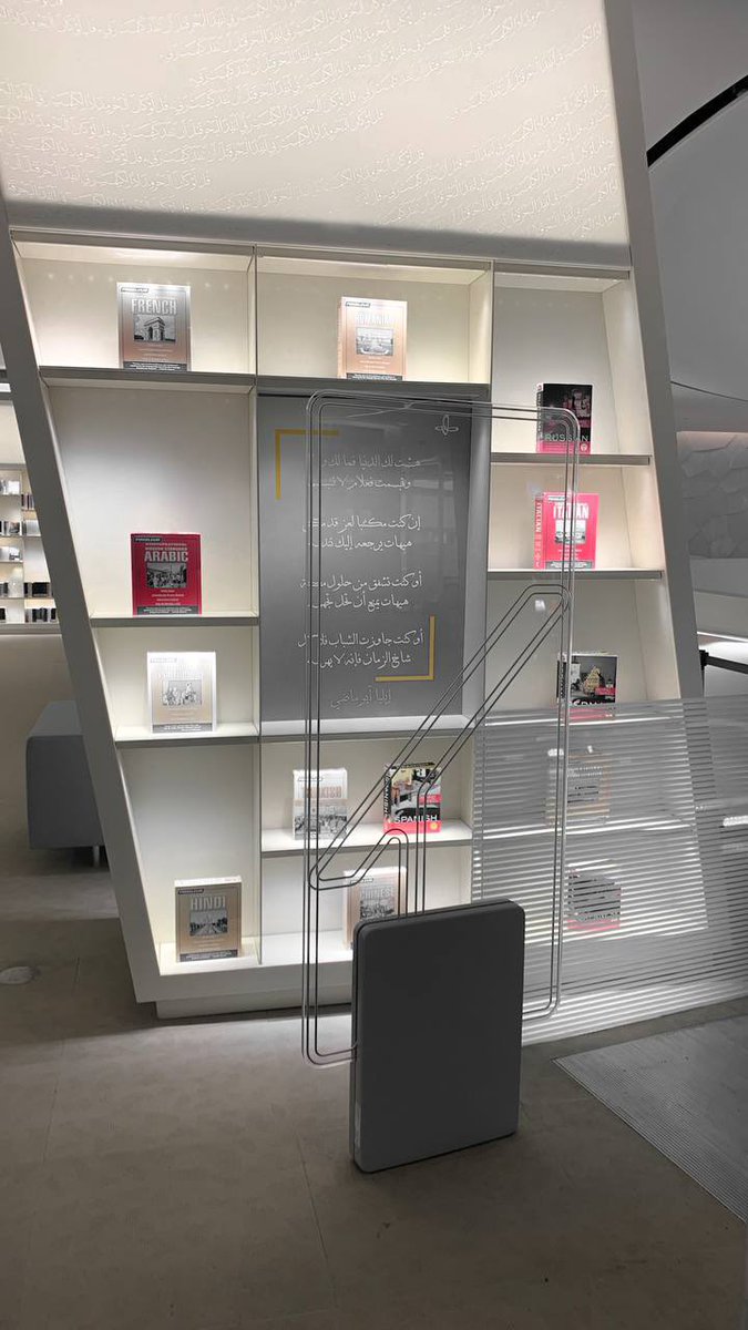 : ليت المشاعر توصلك دون الكلام . 
: وتدري إني اسهر الليل احتريك .