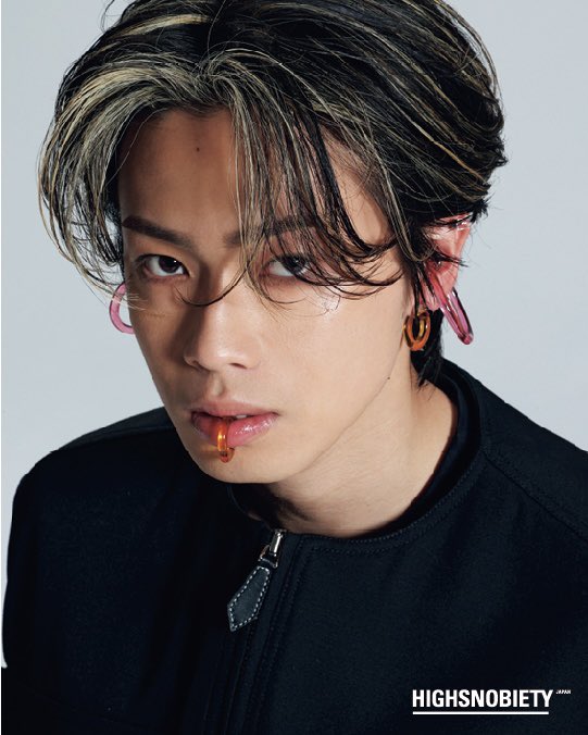 HIGHSNOBIETY JAPAN ISSUE 08+の表紙に5人組YouTuberコムドットの